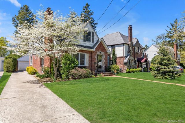 18 Hathaway Drive, Garden City, NY 11530