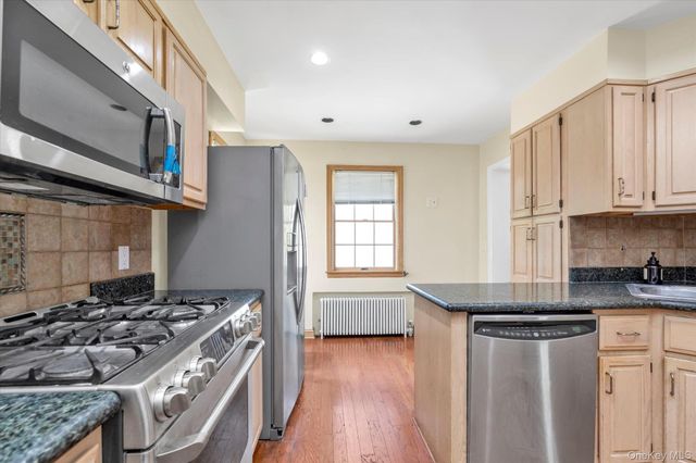 18 Hathaway Drive, Garden City, NY 11530