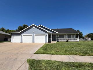 2909 Berkley Ln, Salina, KS 67401
