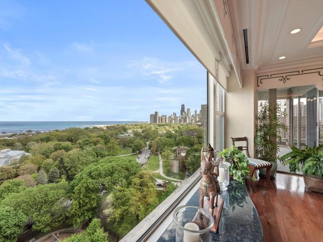 2120 N Lincoln Park West 15, Chicago, IL 60614