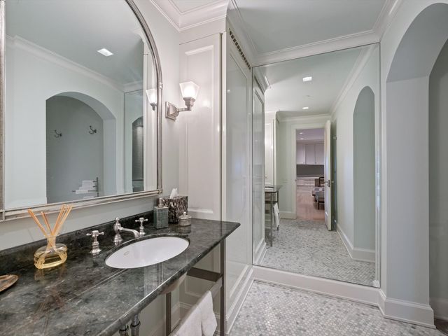 2120 N Lincoln Park West 15, Chicago, IL 60614