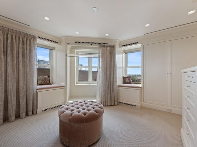 2120 N Lincoln Park West 15, Chicago, IL 60614