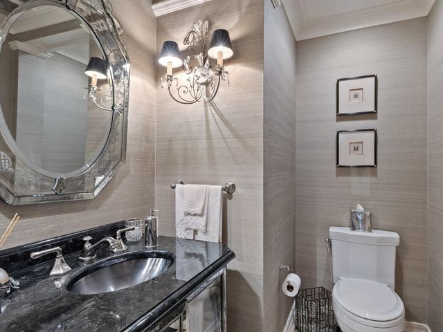 2120 N Lincoln Park West 15, Chicago, IL 60614
