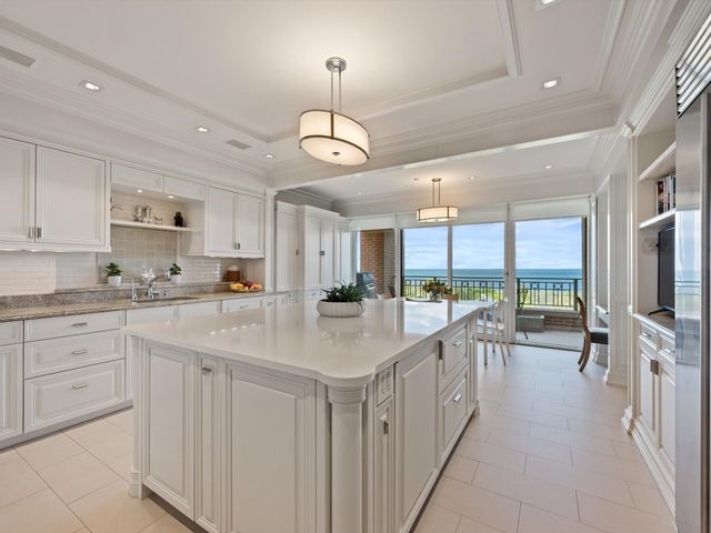 2120 N Lincoln Park West 15, Chicago, IL 60614