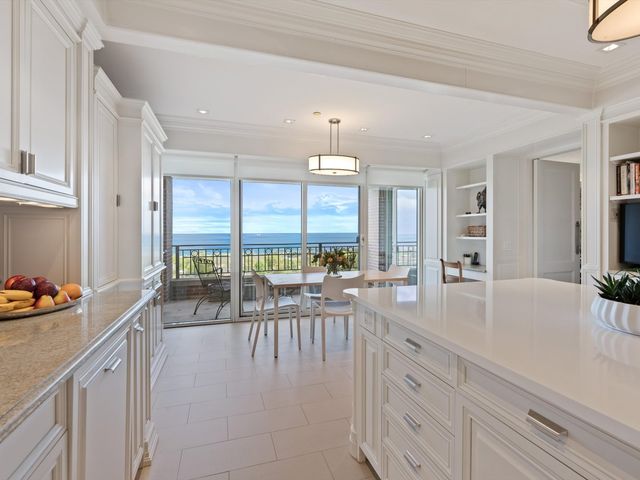 2120 N Lincoln Park West 15, Chicago, IL 60614