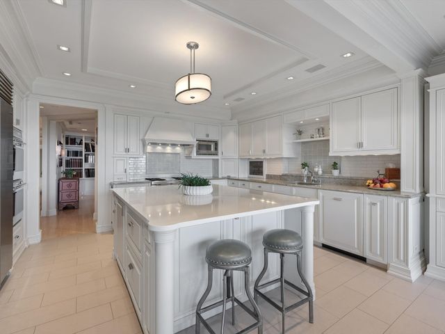 2120 N Lincoln Park West 15, Chicago, IL 60614
