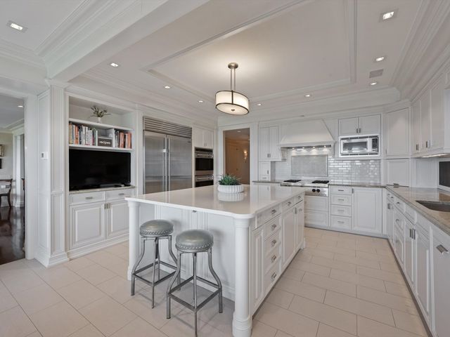 2120 N Lincoln Park West 15, Chicago, IL 60614