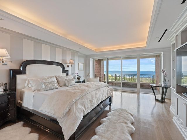 2120 N Lincoln Park West 15, Chicago, IL 60614