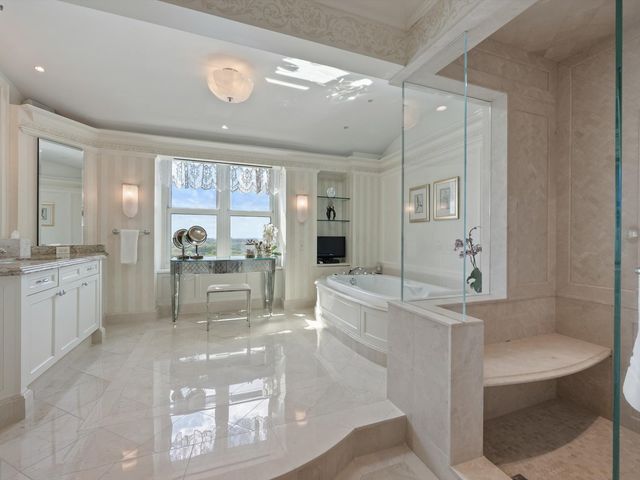 2120 N Lincoln Park West 15, Chicago, IL 60614