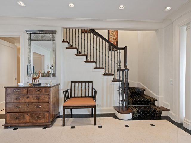 2120 N Lincoln Park West 15, Chicago, IL 60614