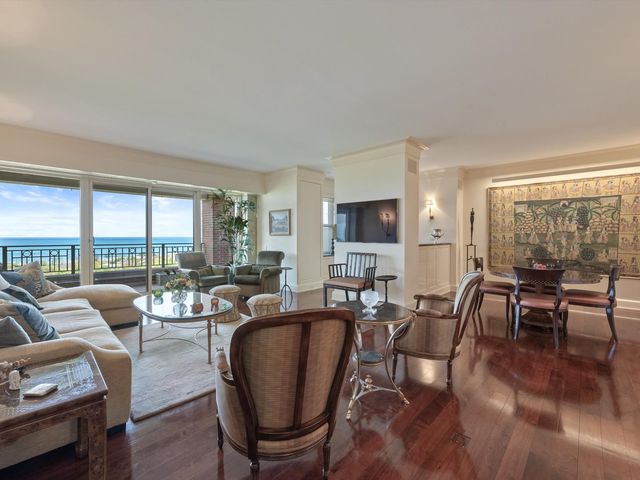 2120 N Lincoln Park West 15, Chicago, IL 60614