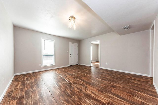 123 S Carroll Street, La Porte, TX 77571