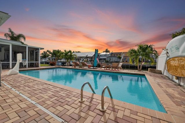 8718 PALISADES DRIVE, Tampa, FL 33615