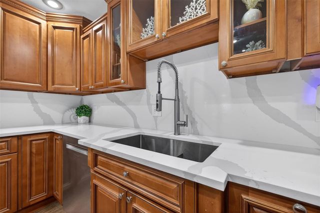 8718 PALISADES DRIVE, Tampa, FL 33615