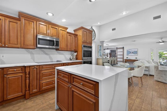 8718 PALISADES DRIVE, Tampa, FL 33615