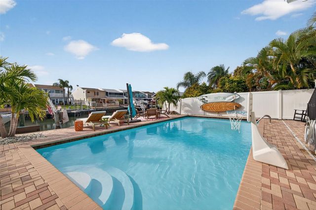 8718 PALISADES DRIVE, Tampa, FL 33615