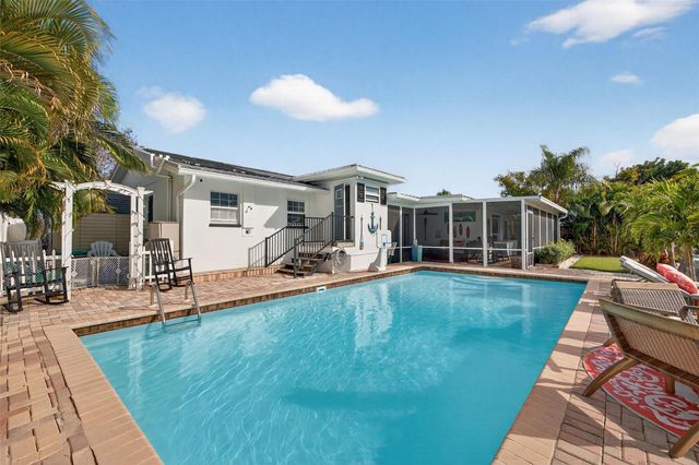 8718 PALISADES DRIVE, Tampa, FL 33615