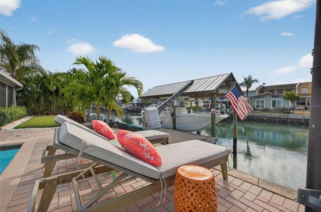 8718 PALISADES DRIVE, Tampa, FL 33615