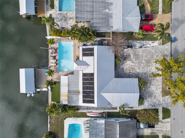 8718 PALISADES DRIVE, Tampa, FL 33615