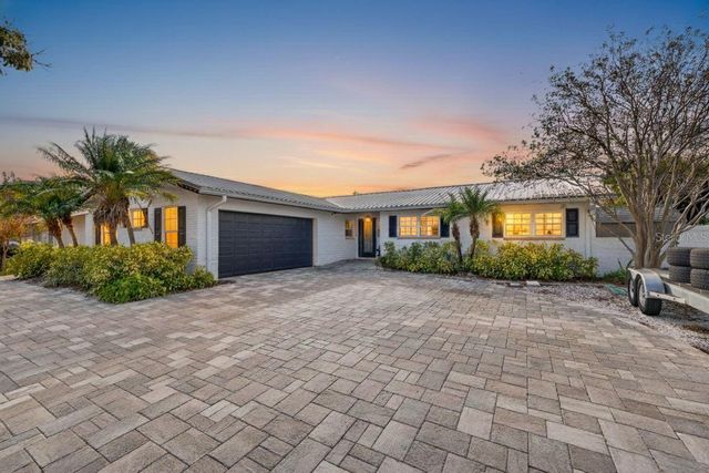 8718 PALISADES DRIVE, Tampa, FL 33615