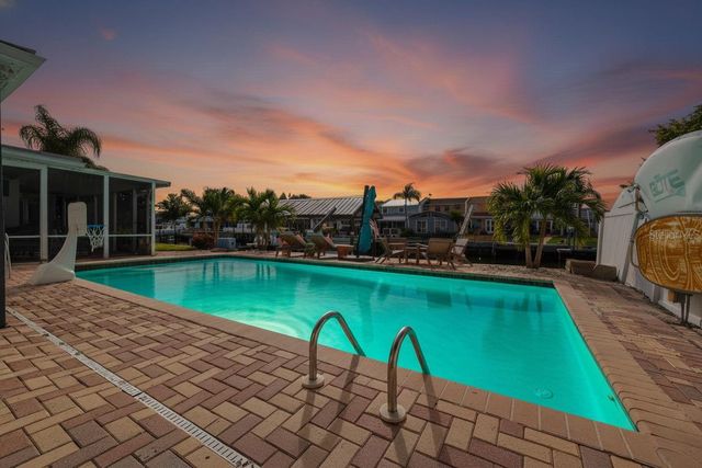 8718 PALISADES DRIVE, Tampa, FL 33615