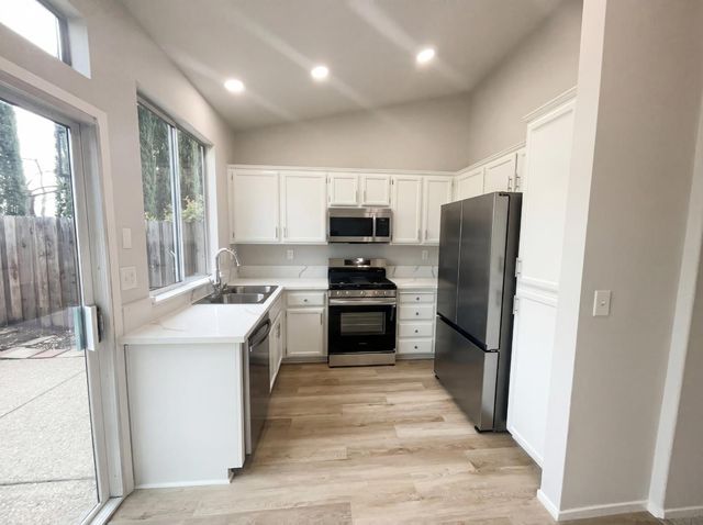 108 Austin Dr, Folsom, CA 95630