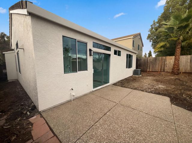 108 Austin Dr, Folsom, CA 95630