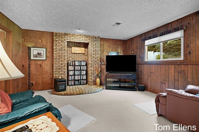 2945 Rolling Hills Court, Hudsonville, MI 49426