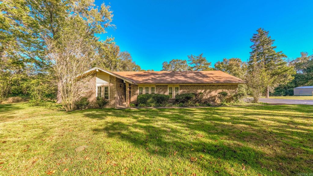114 N Woodland, Conway, AR 72032