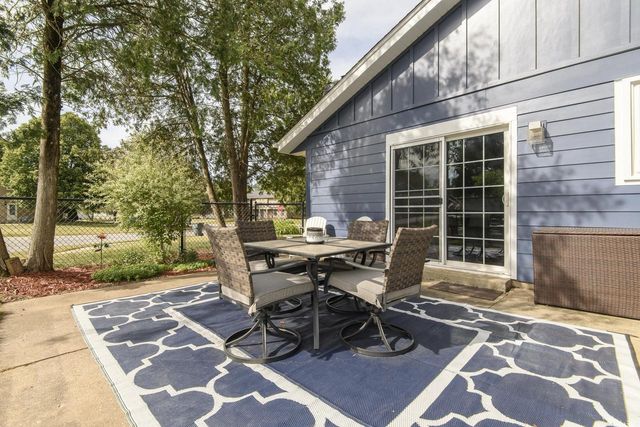 1200 Western TRAIL, Mukwonago, WI 53149
