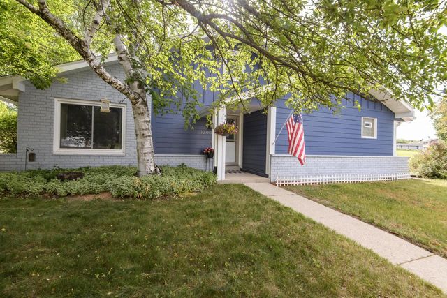 1200 Western TRAIL, Mukwonago, WI 53149