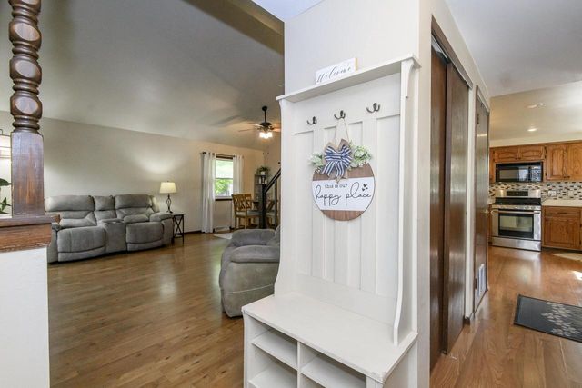 1200 Western TRAIL, Mukwonago, WI 53149
