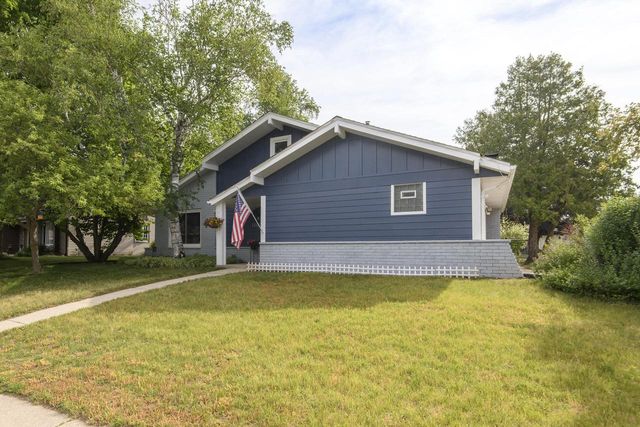 1200 Western TRAIL, Mukwonago, WI 53149