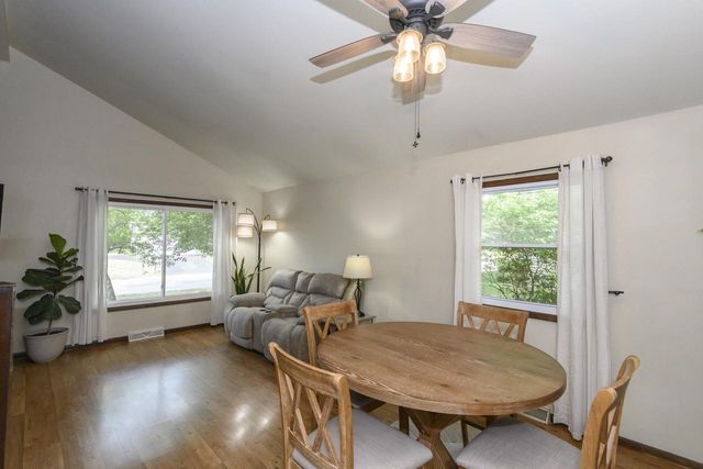 1200 Western TRAIL, Mukwonago, WI 53149