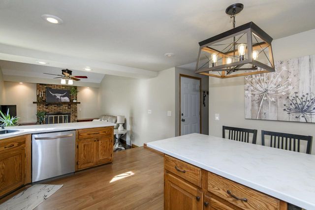 1200 Western TRAIL, Mukwonago, WI 53149