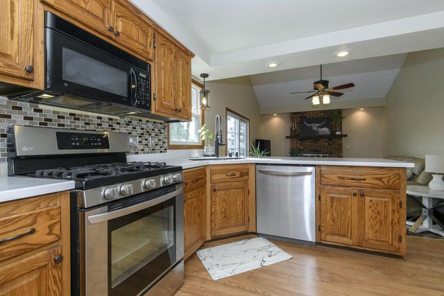 1200 Western TRAIL, Mukwonago, WI 53149