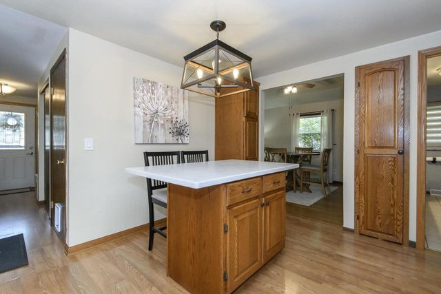 1200 Western TRAIL, Mukwonago, WI 53149