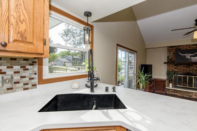 1200 Western TRAIL, Mukwonago, WI 53149