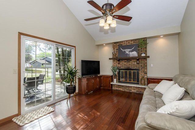 1200 Western TRAIL, Mukwonago, WI 53149