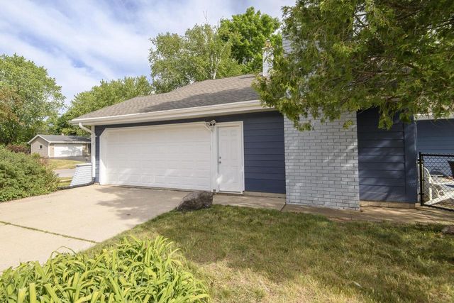 1200 Western TRAIL, Mukwonago, WI 53149
