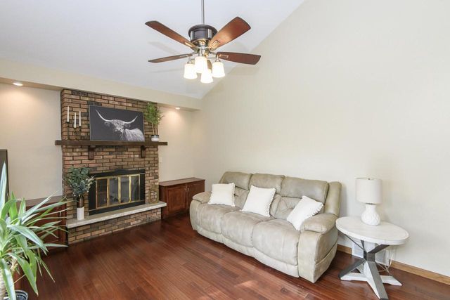 1200 Western TRAIL, Mukwonago, WI 53149