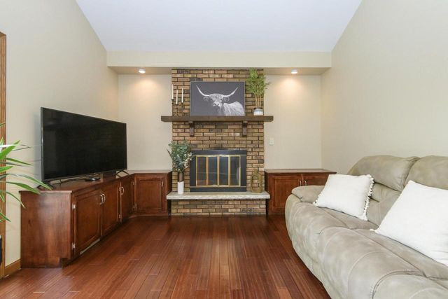 1200 Western TRAIL, Mukwonago, WI 53149
