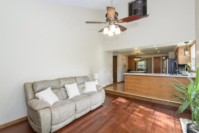 1200 Western TRAIL, Mukwonago, WI 53149