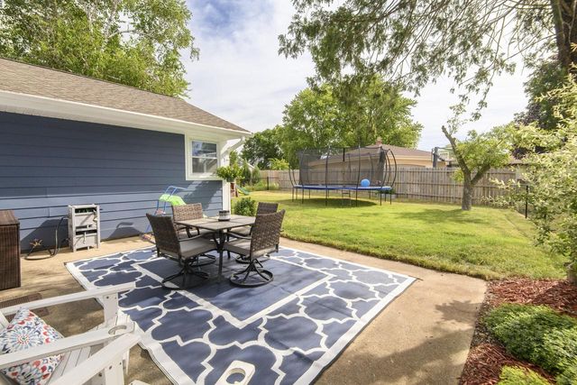 1200 Western TRAIL, Mukwonago, WI 53149