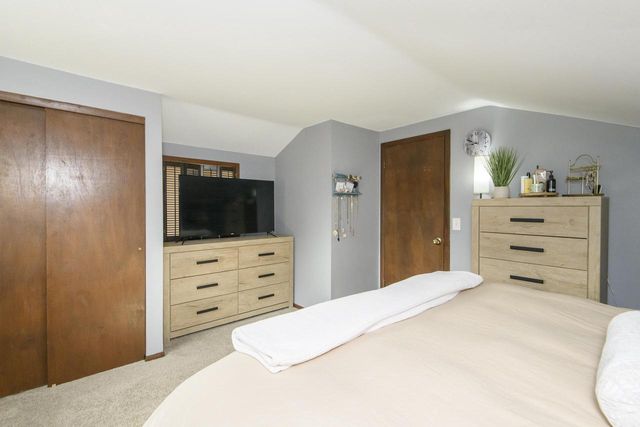 1200 Western TRAIL, Mukwonago, WI 53149