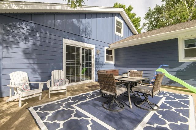 1200 Western TRAIL, Mukwonago, WI 53149