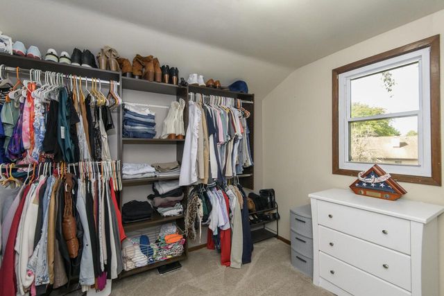 1200 Western TRAIL, Mukwonago, WI 53149