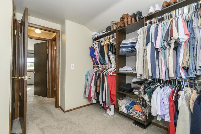1200 Western TRAIL, Mukwonago, WI 53149