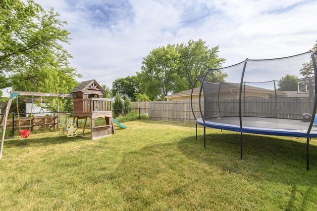 1200 Western TRAIL, Mukwonago, WI 53149