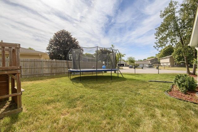 1200 Western TRAIL, Mukwonago, WI 53149